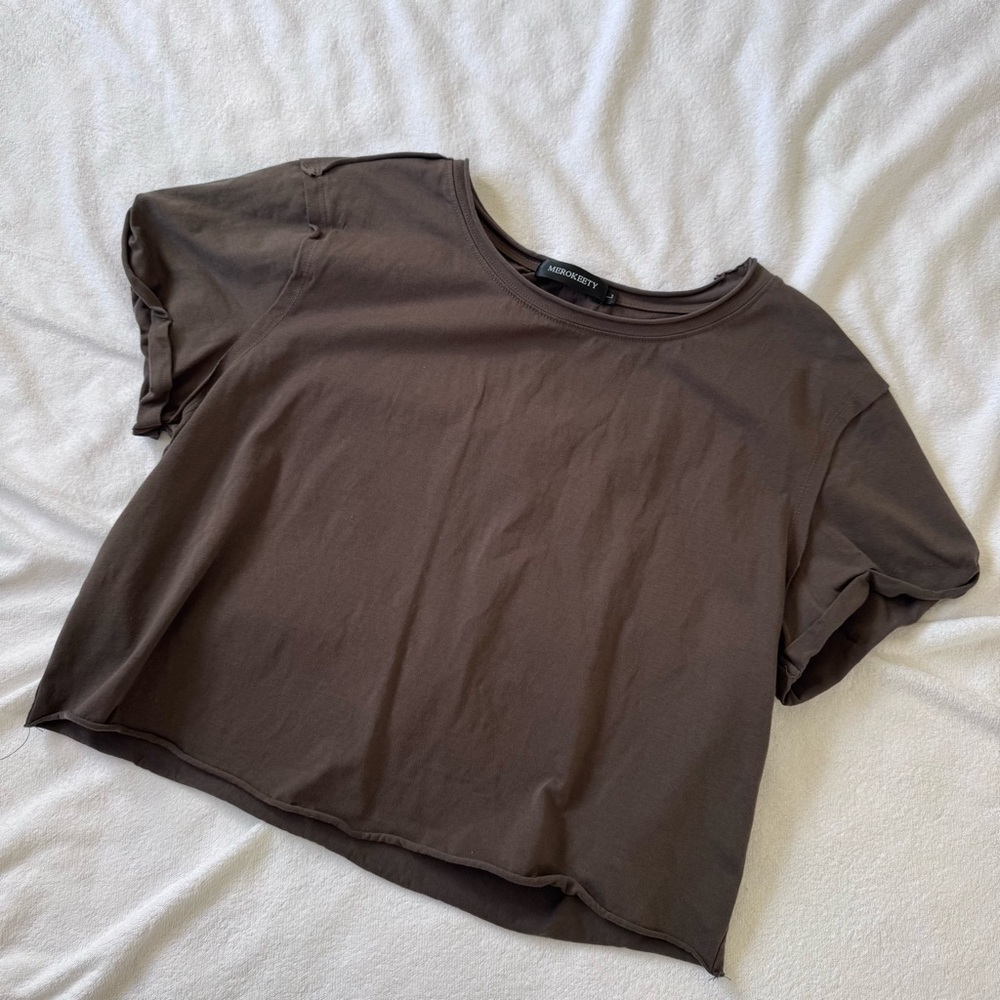Brown cropped tshirt